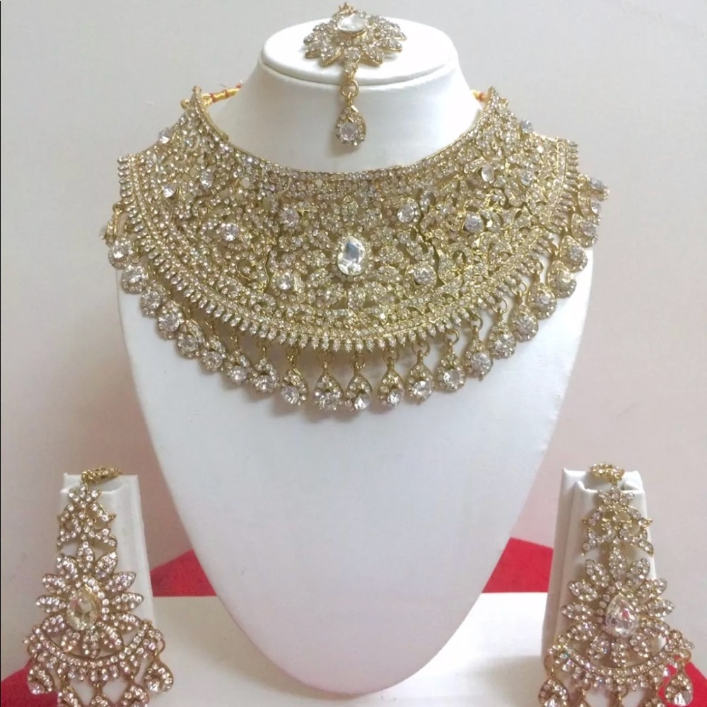 Indian jewelry necklace set